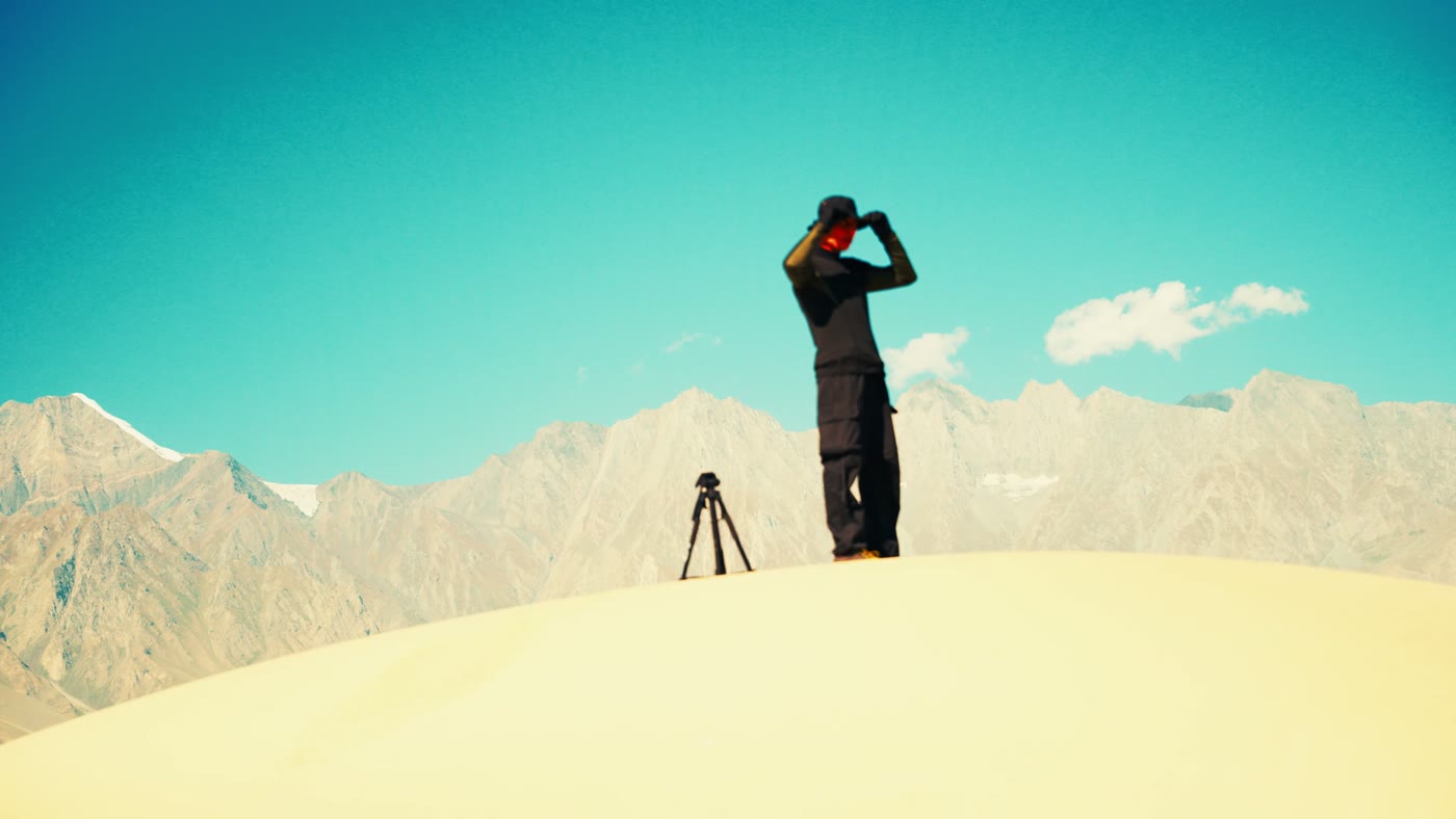 Filming on a sand dune with a tripod